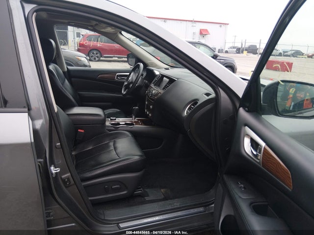 Nissan Pathfinder Platinum