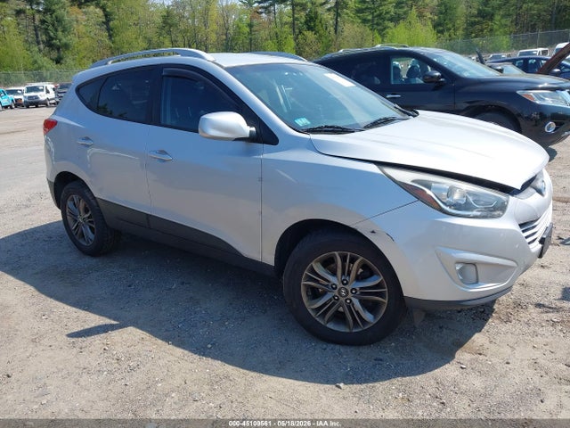 Salvage Hyundai TUCSON Image