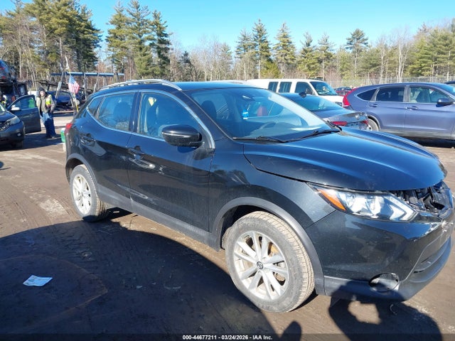 Salvage Nissan Rogue Image