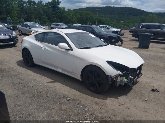 Salvage Hyundai Genesis Image