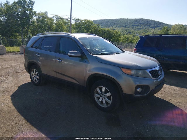 Salvage Kia Sorento Image