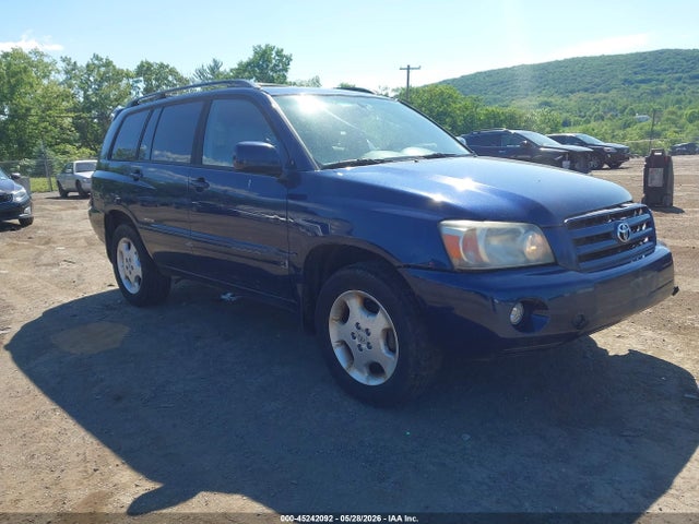 Salvage Toyota Highlander Image
