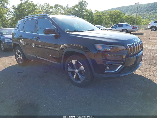 Salvage Jeep Cherokee Image