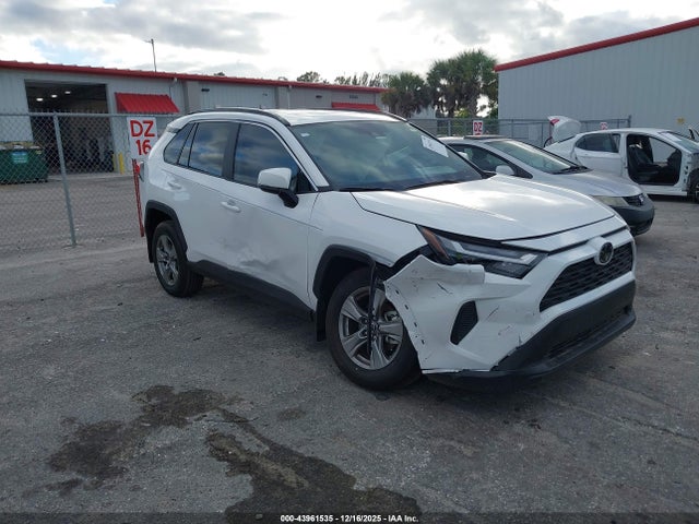 Salvage Toyota RAV4 Image
