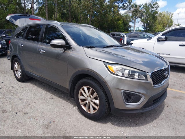 Salvage Kia Sorento Image