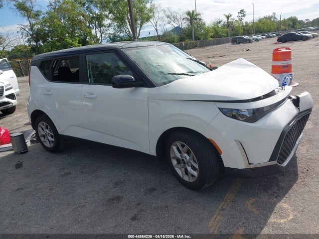 Salvage Kia Soul Image