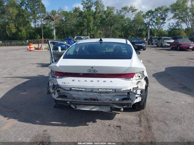 Hyundai ELANTRA Sel