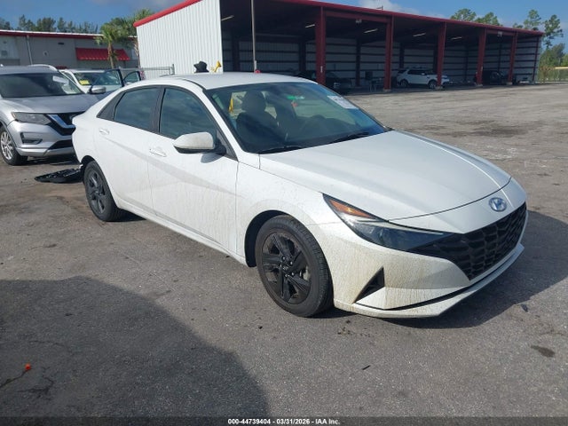 Salvage Hyundai ELANTRA Image