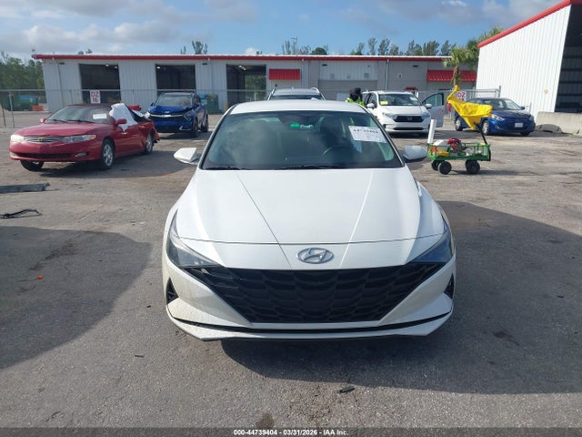 Hyundai ELANTRA Sel