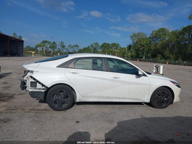Hyundai ELANTRA Sel