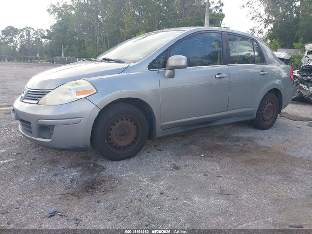 Nissan Versa 1.8s