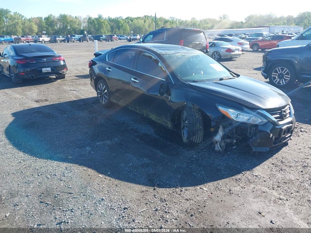 Salvage Nissan Altima Image