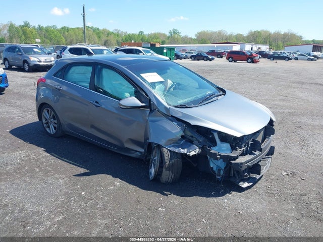 Salvage Hyundai ELANTRA Image