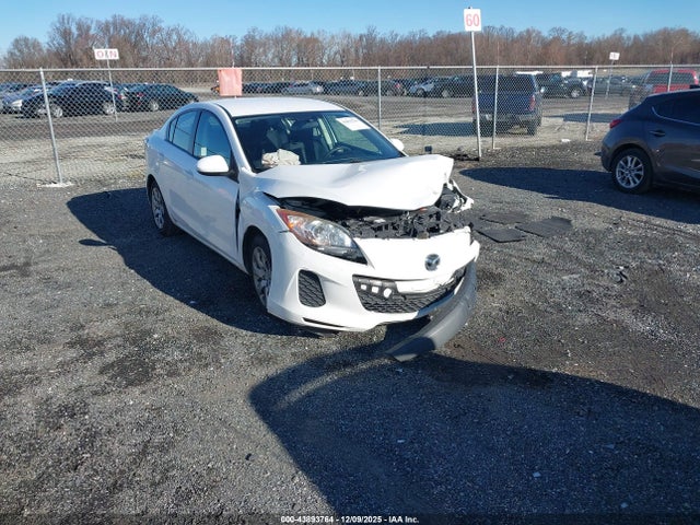 Salvage Mazda Mazda3 Image