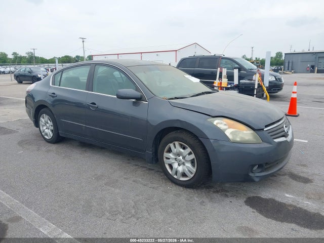 Salvage Nissan Altima Image