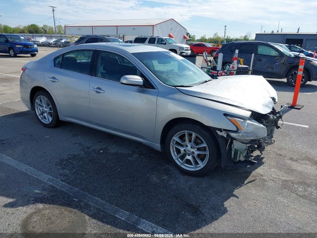 Salvage Nissan Maxima Image