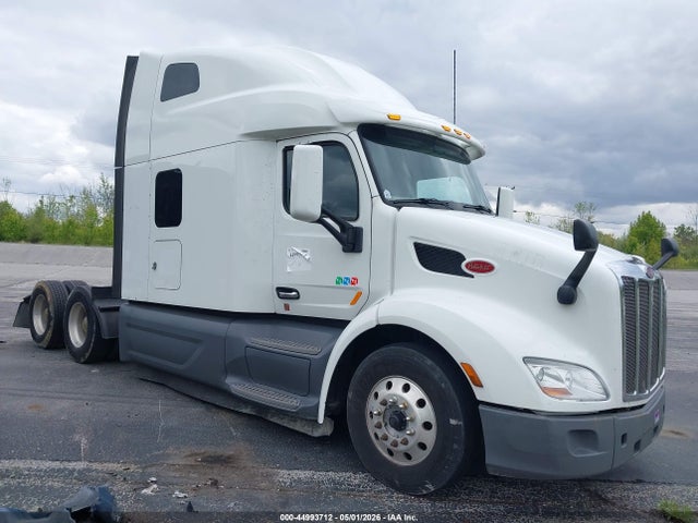 Salvage Peterbilt 579 Image