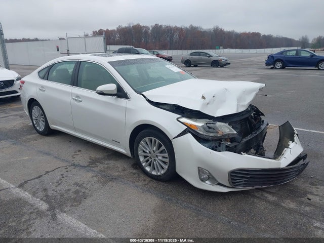 Salvage Toyota Avalon Hybrid Image