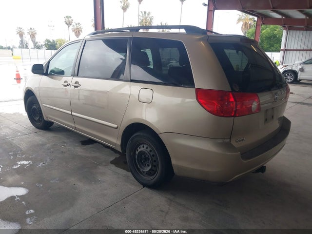Toyota Sienna Le