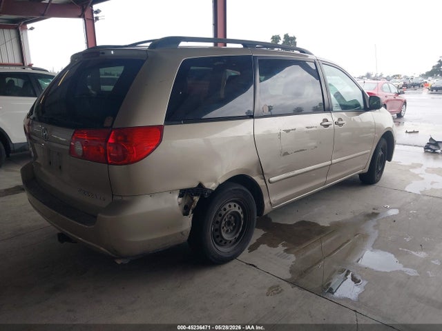 Toyota Sienna Le