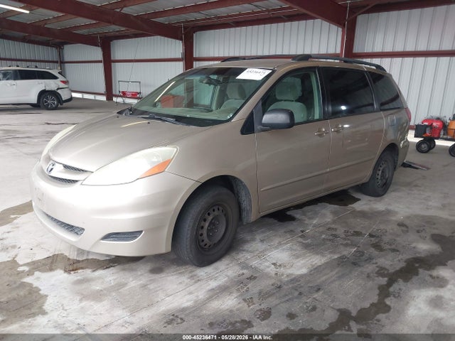 Toyota Sienna Le