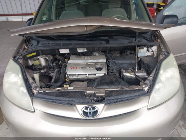 Toyota Sienna Le