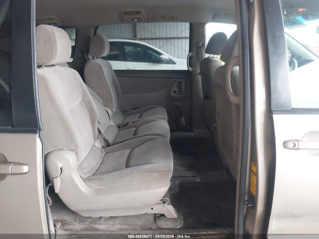 Toyota Sienna Le