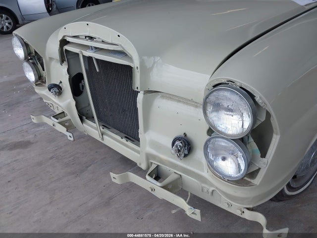 Mercedes-Benz 230