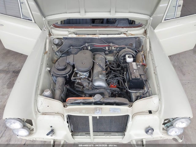 Mercedes-Benz 230