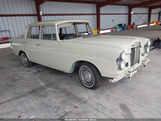 Salvage Mercedes-Benz 230 Image
