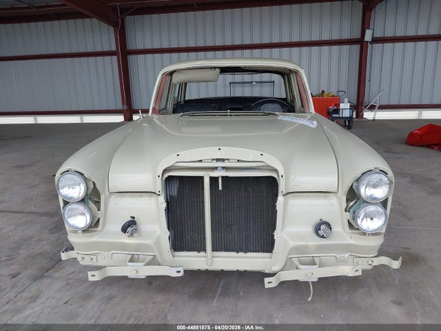 Mercedes-Benz 230