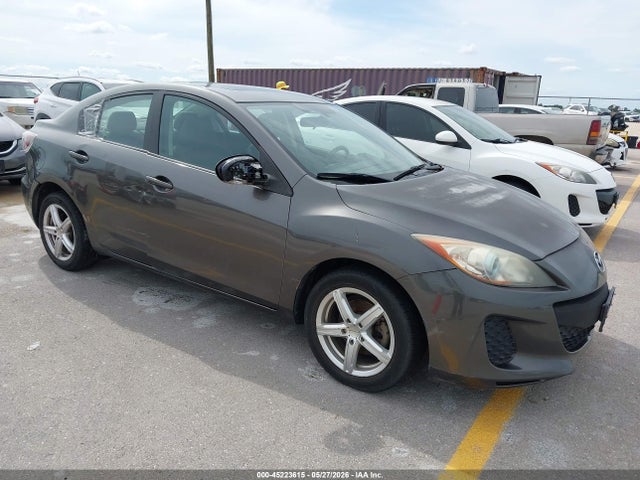 Salvage Mazda Mazda3 Image