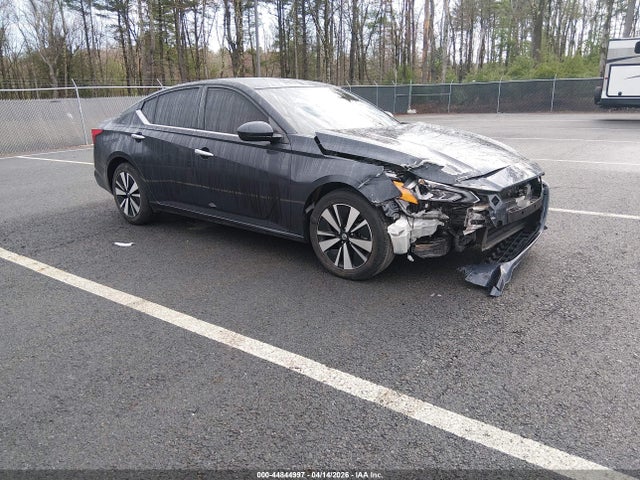 Salvage Nissan Altima Image