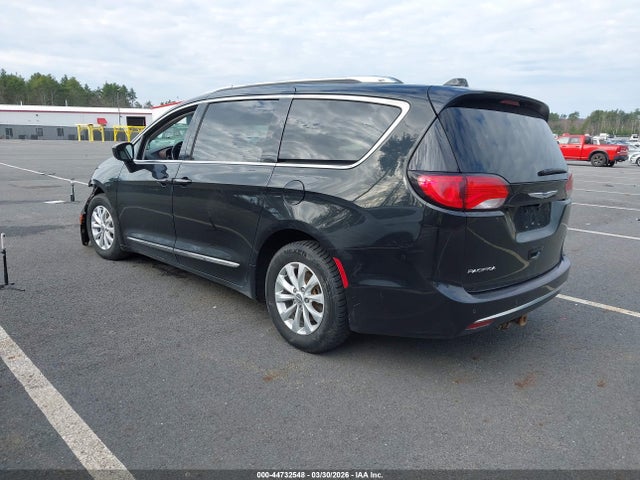 Chrysler Pacifica Touring L