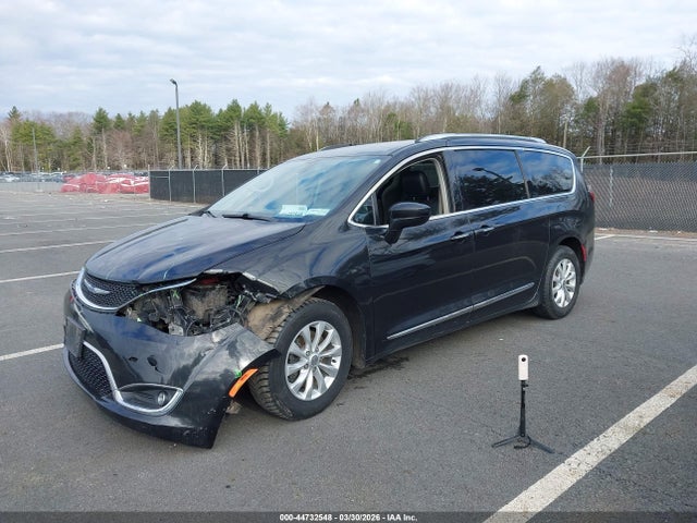 Chrysler Pacifica Touring L