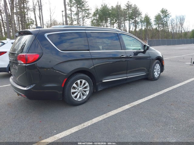 Chrysler Pacifica Touring L