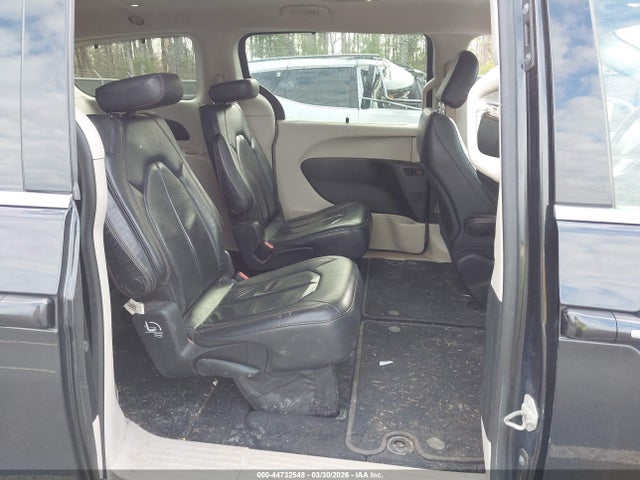 Chrysler Pacifica Touring L