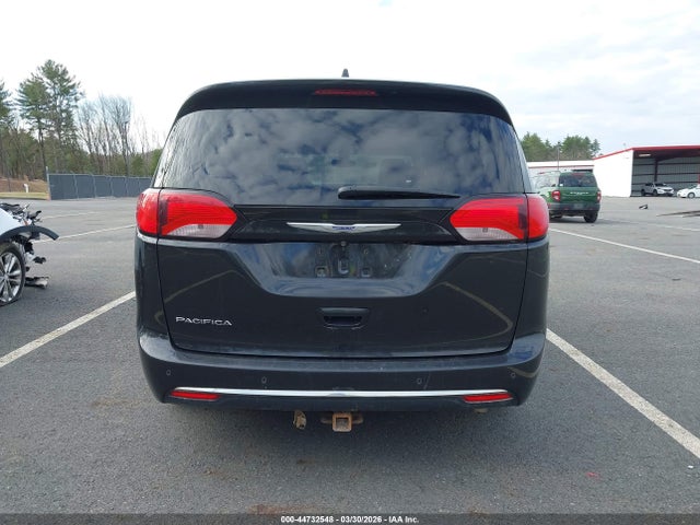 Chrysler Pacifica Touring L