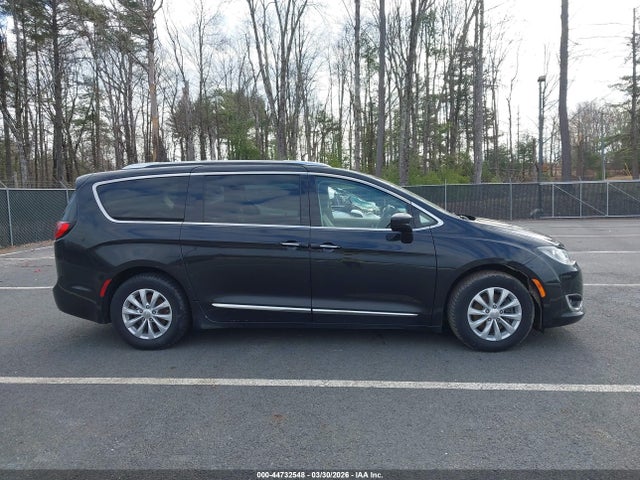 Chrysler Pacifica Touring L