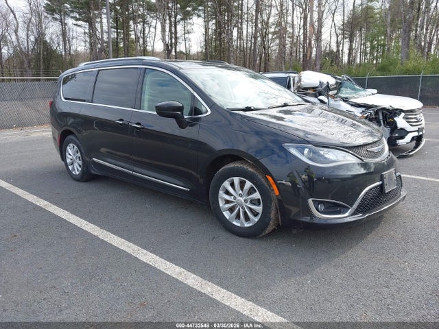 Salvage Chrysler Pacifica Image