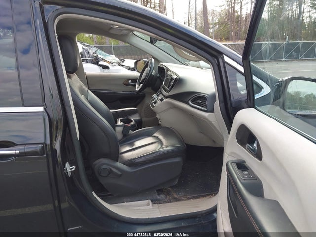 Chrysler Pacifica Touring L