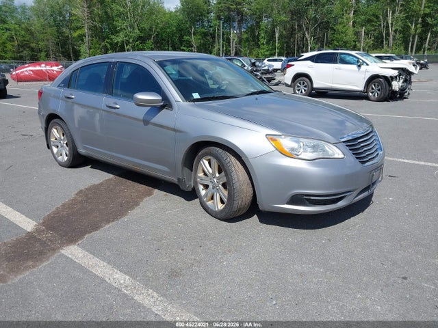 Salvage Chrysler 200 Image