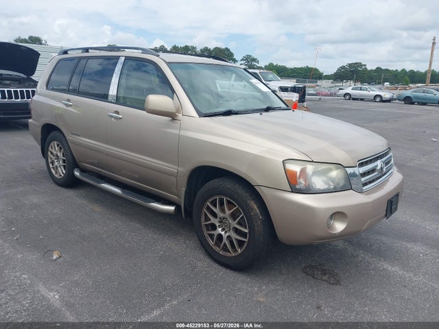 Salvage Toyota Highlander Image