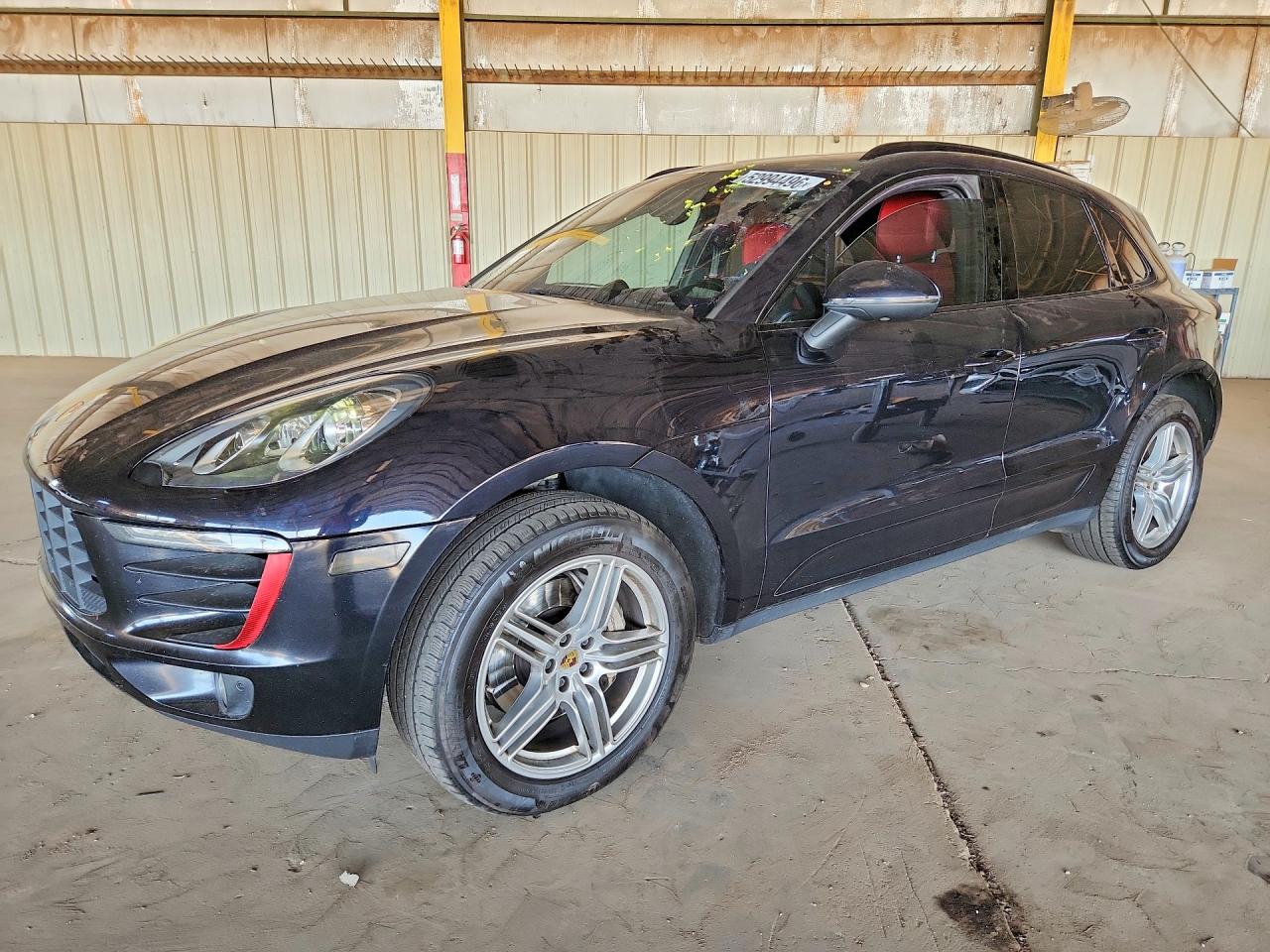 Salvage Porsche Macan Image