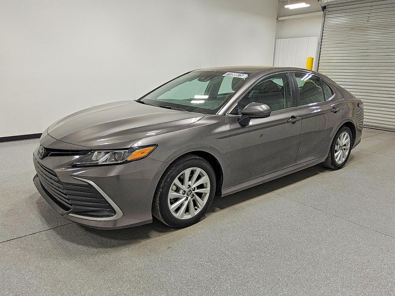 Salvage Toyota Camry Image