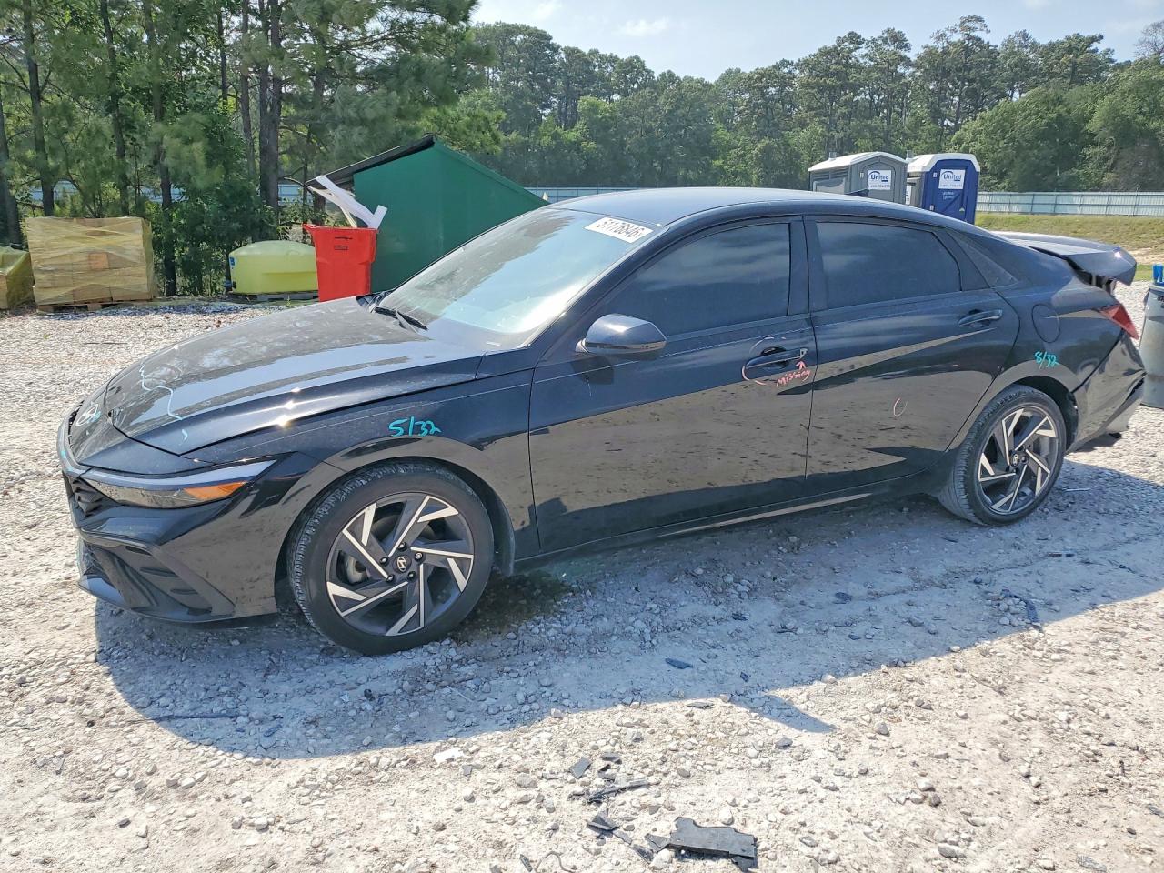 Salvage Hyundai ELANTRA Image