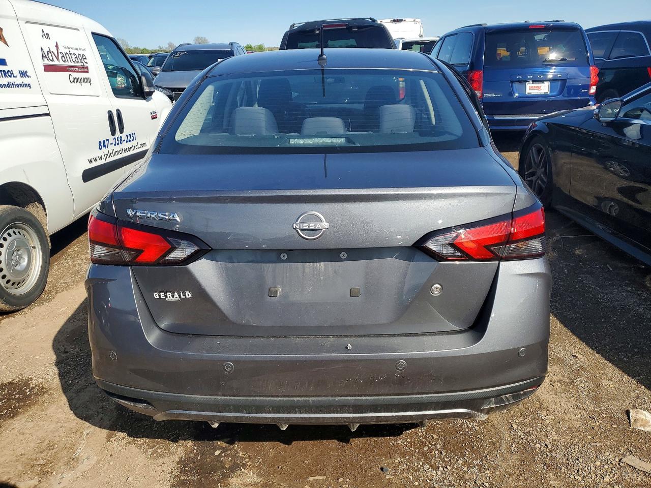 Nissan Versa S