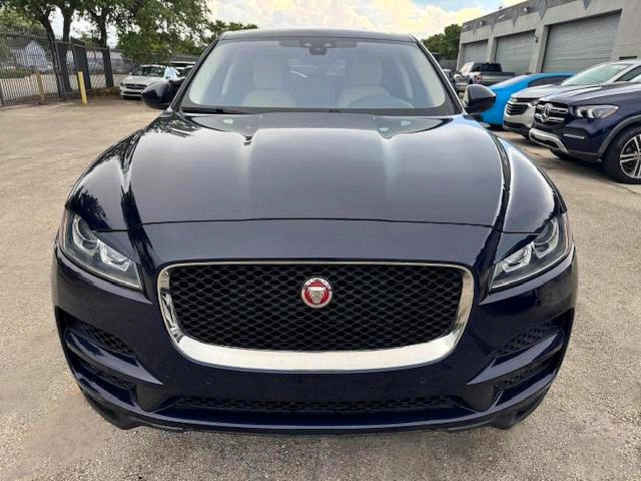 Jaguar F-PACE Premium