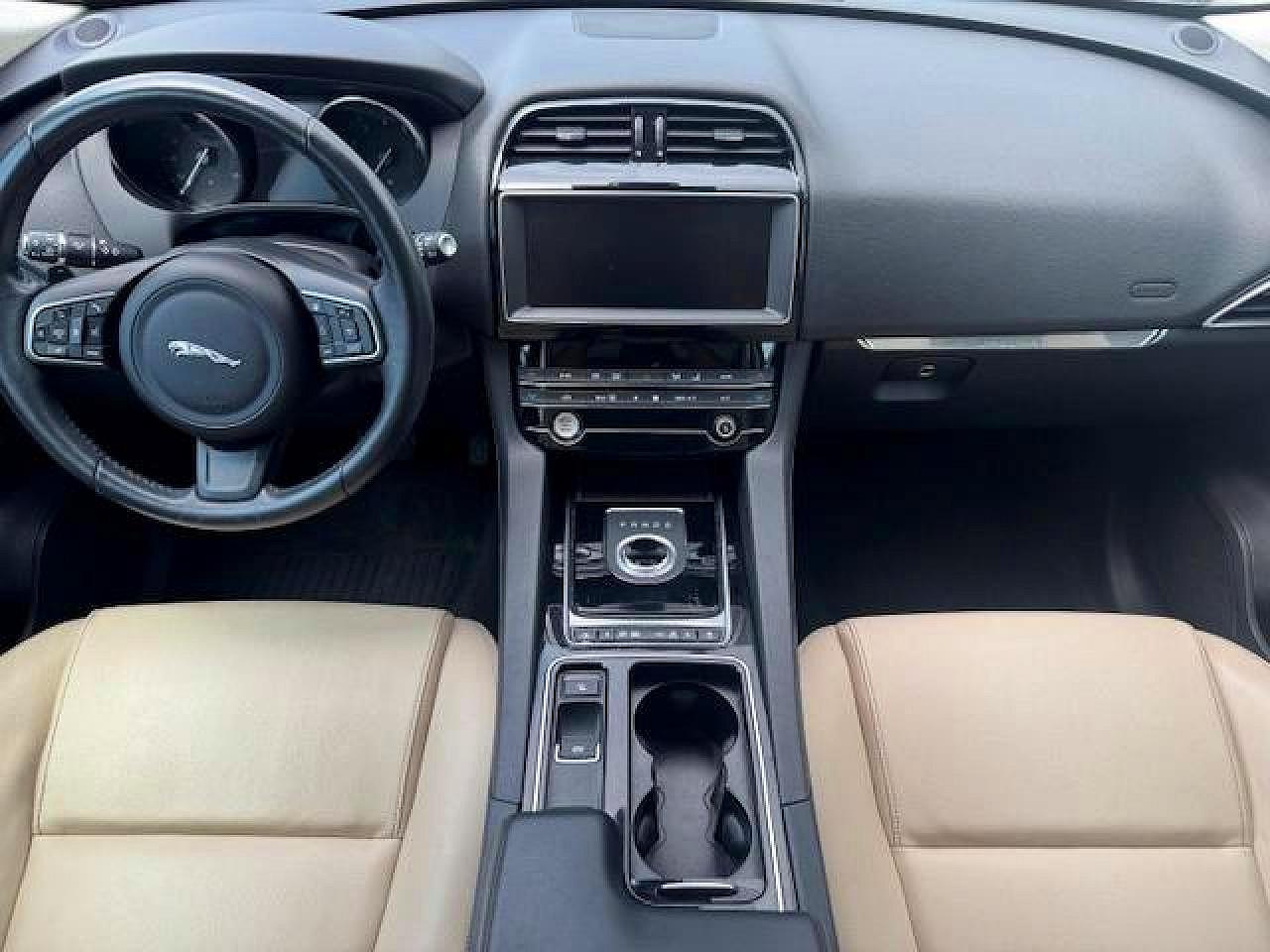 Jaguar F-PACE Premium
