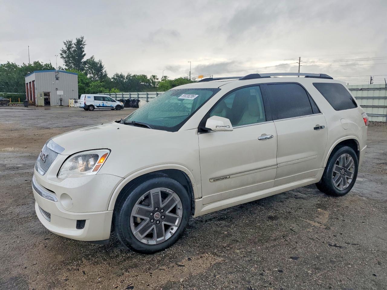 Salvage GMC Acadia Image